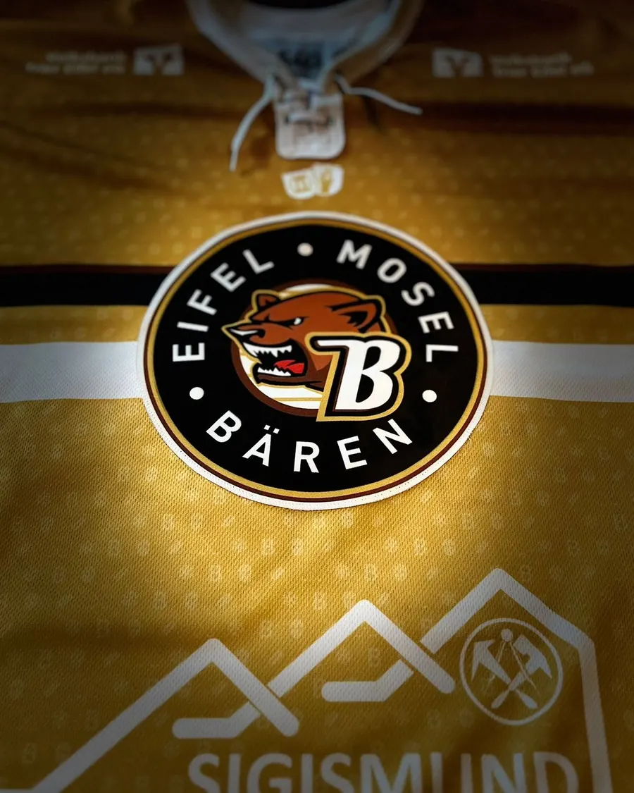 The Eifel-Mosel Bären crest on the jersey